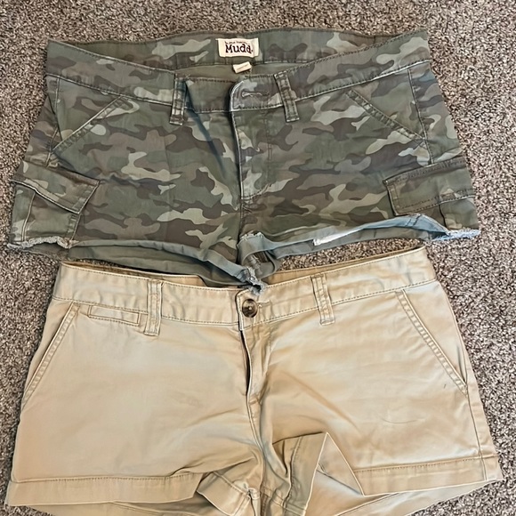 Bundle Never worn 1pair camo 1pair tan Sz9 - Picture 1 of 4